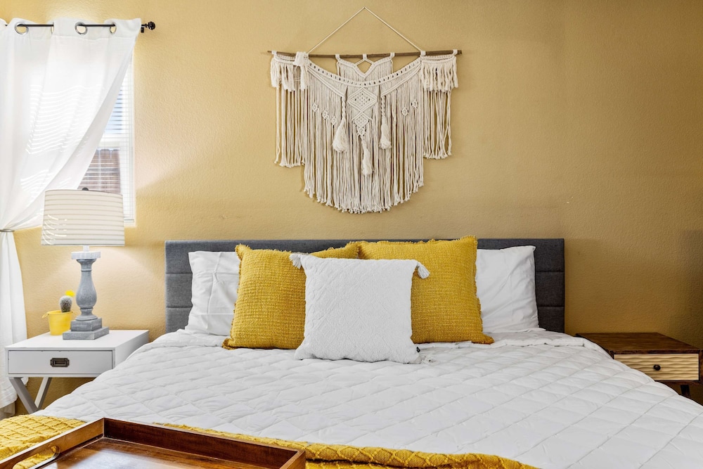 Desert Oasis Cozy Comfort Meets Outdoor Luxury