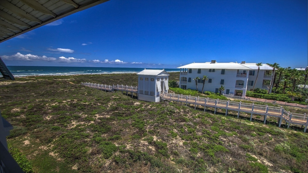 Portofino - Private Beachfront House 3 Bedroom Home by RedAwning