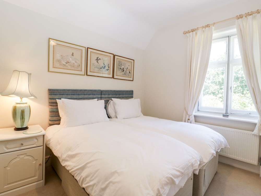 2 Heath Cottages