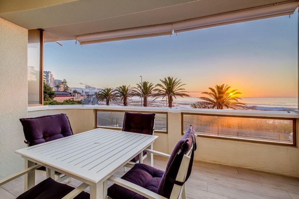 Beautiful Lock up go w Ocean Views Sundowner Views
