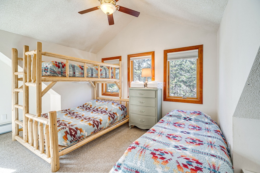 Woodland Park Chalet w/ Deck, Grill & Mtn Views! view 3