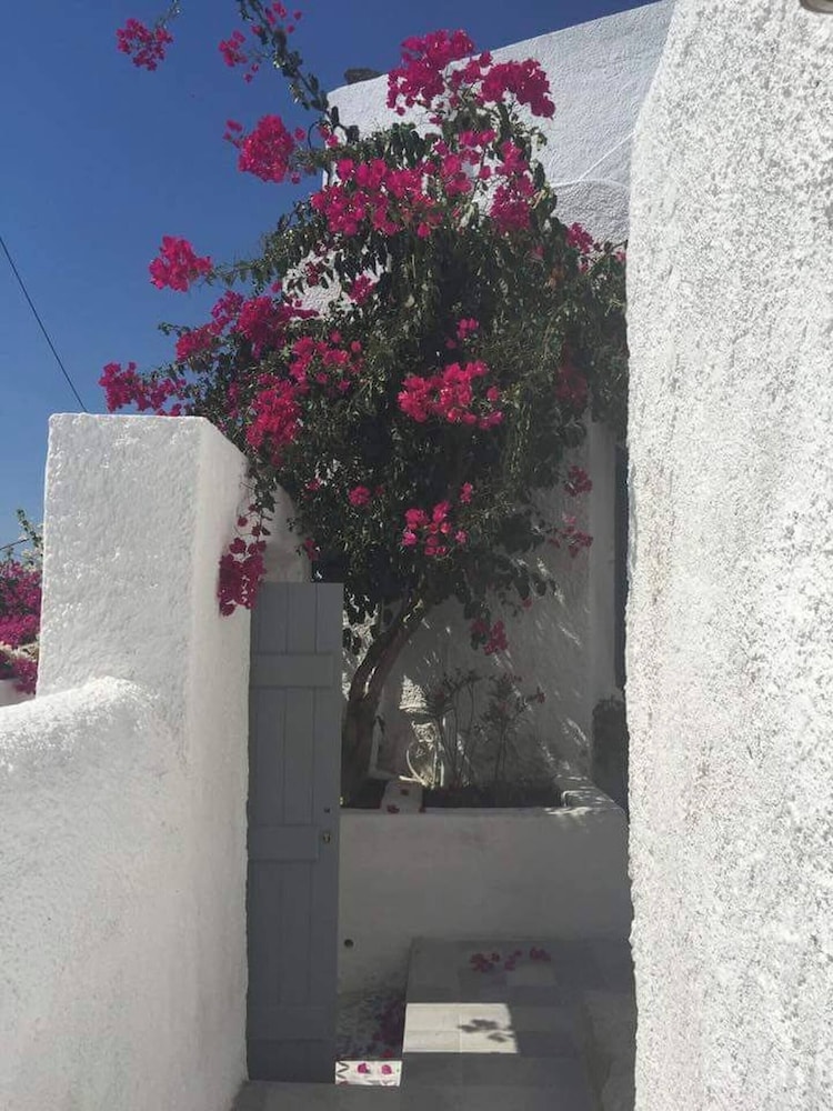 Charming 1705 Castle House in Pirgos Kallistis, Greece