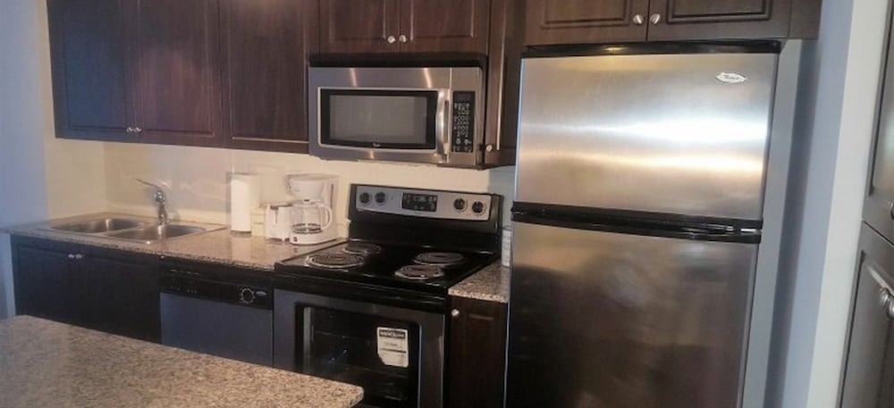 Lavish Suites - Luxury Condo - Downtown - Image 5