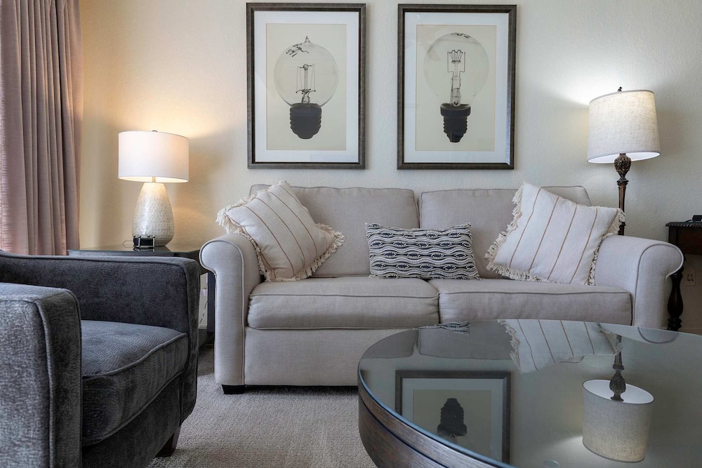 3BR Family Apartment for 8 Peaceful Residential Retreat