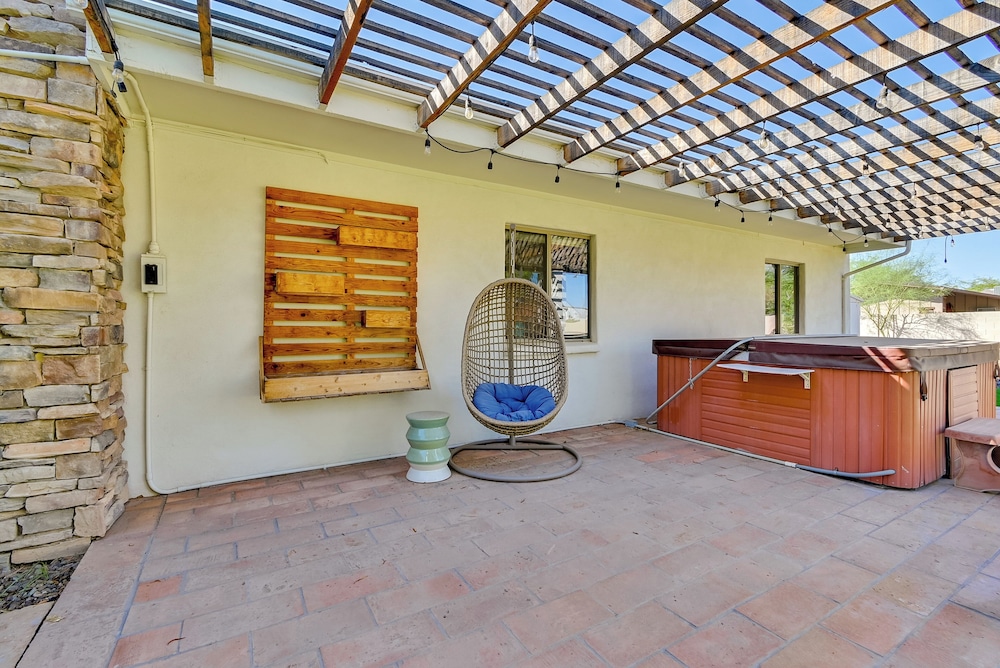 Private Paradise Valley Oasis: Hot Tub, Large Yard