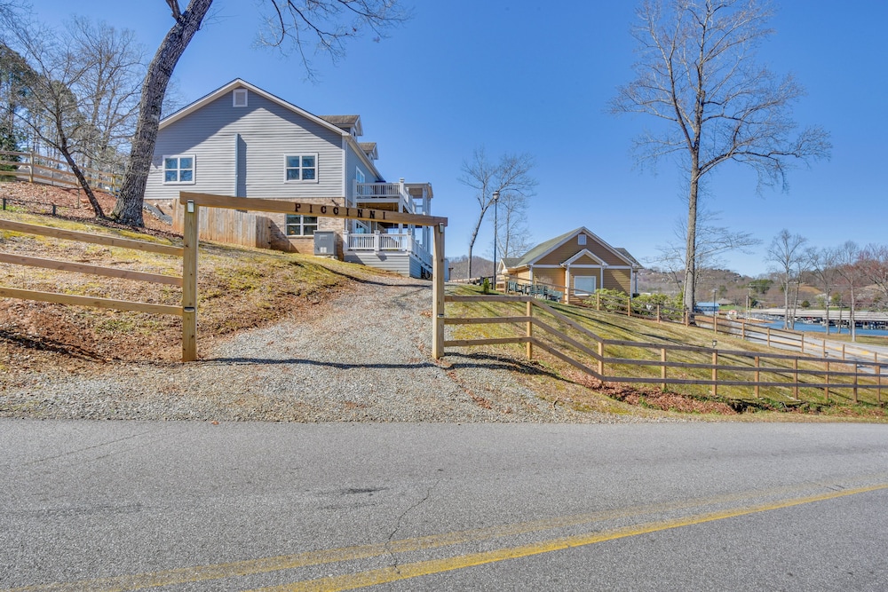Piccinni Lake House w/ Deck & Lake Chatuge Views! view 2