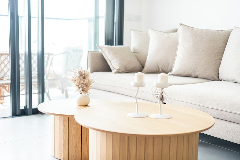 Sea Views & City Vibes on Sokolov