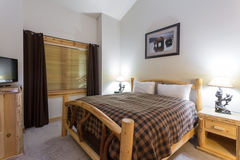 Comstock Lodge - Two Bedroom Condo with Hot Tub #306 2 Condo