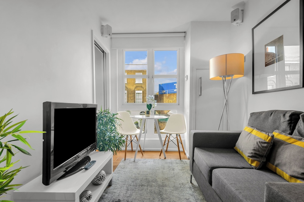 Classic One Bedroom Apartment in Camden