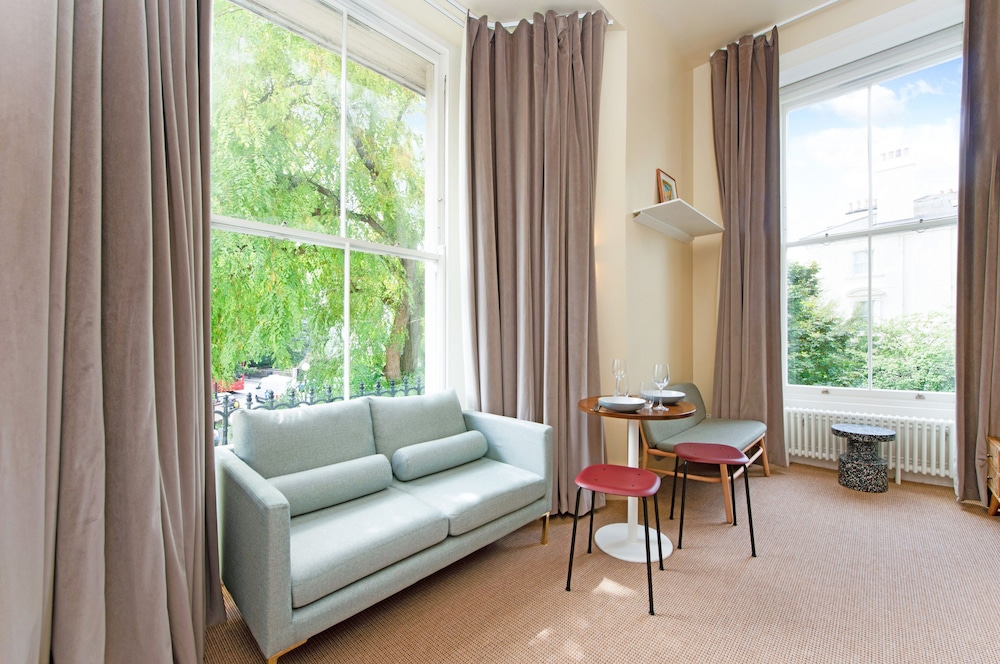 Deluxe Studio Suite in Historic Camden Terrace