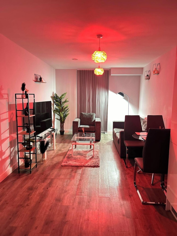 2br-sleeps4-citycentre-parking-rooftop