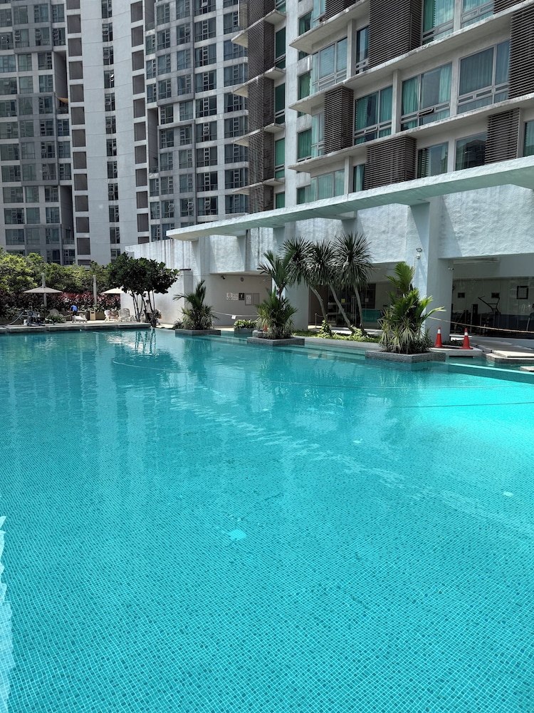 Swiss Garden Residences by Roomy