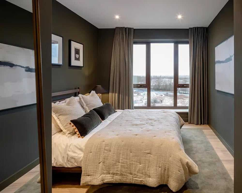 Luxurious 2bed Apartment in Greenford Quays view 3