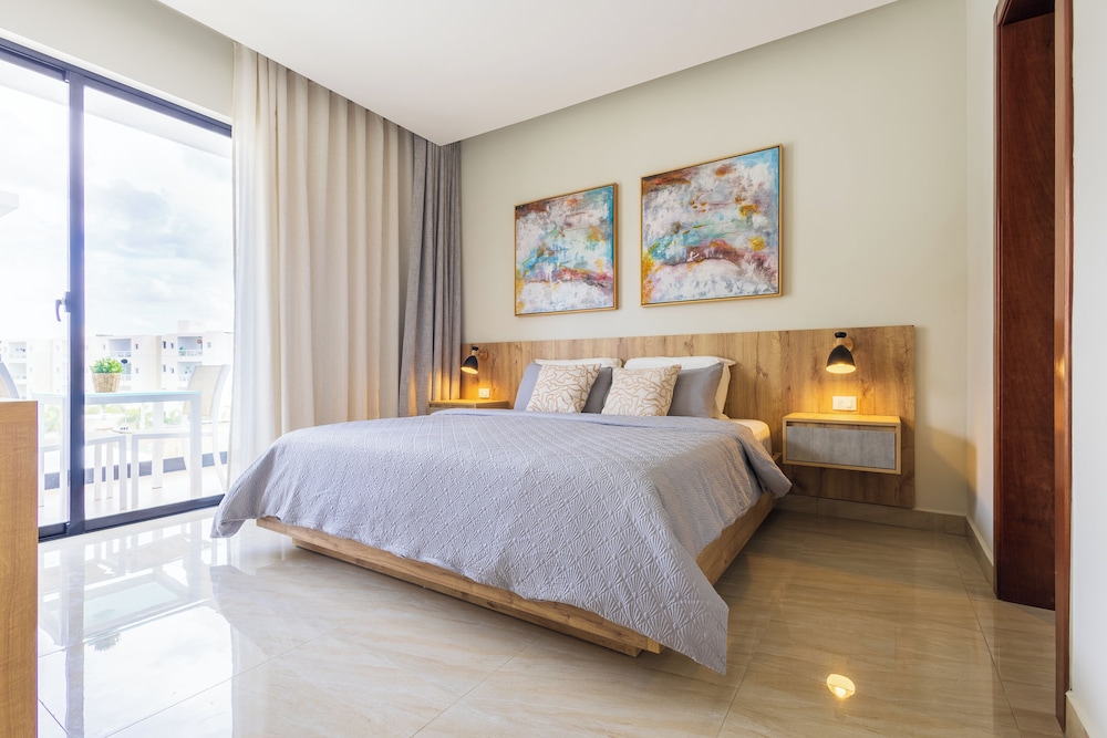 Tropical 2BR Retreat - Terrace, BBQ and Pool