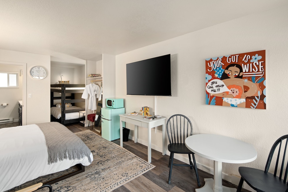 Hotel McCoy - Art, Coffee, Beer, Wine