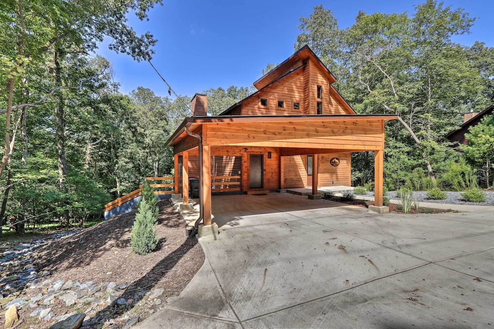 New Construction With Modern Design & Hot Tub! view 5