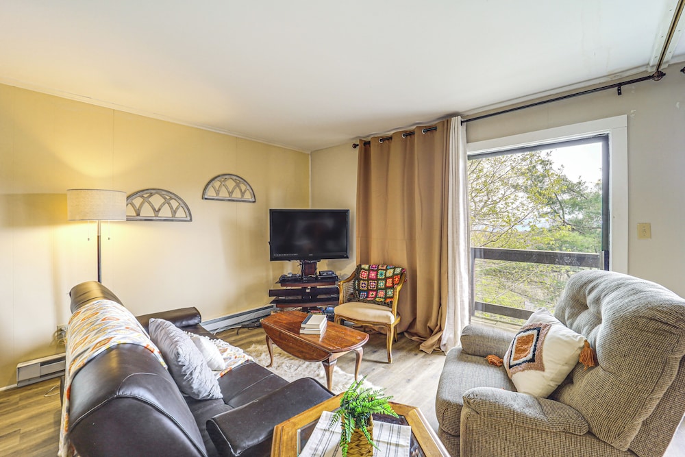 Walk to Hiking & Skiing: Beech Mountain Condo