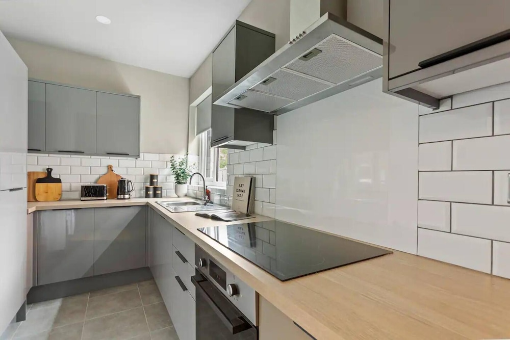 Stunning Very Large Studio in Coventry view 4