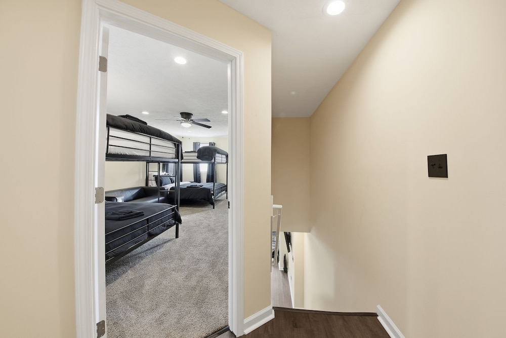 Spacious 2br Home North of Downtown Cincinnati 2 Bedroom Home
