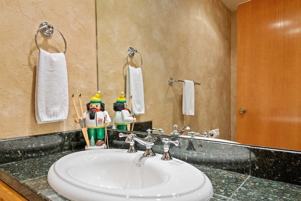 Ski-in, Ski-out 3 Bedroom Condo in the Heart of Beaver Creek Village