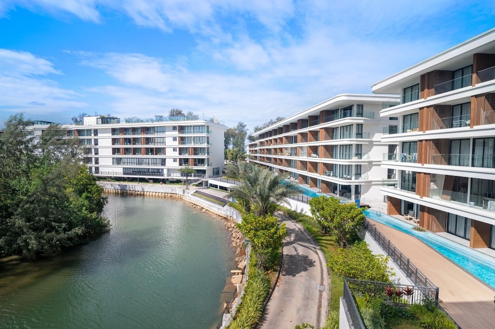Premier Kora 3-bedroom Apartment E333 Beachfront