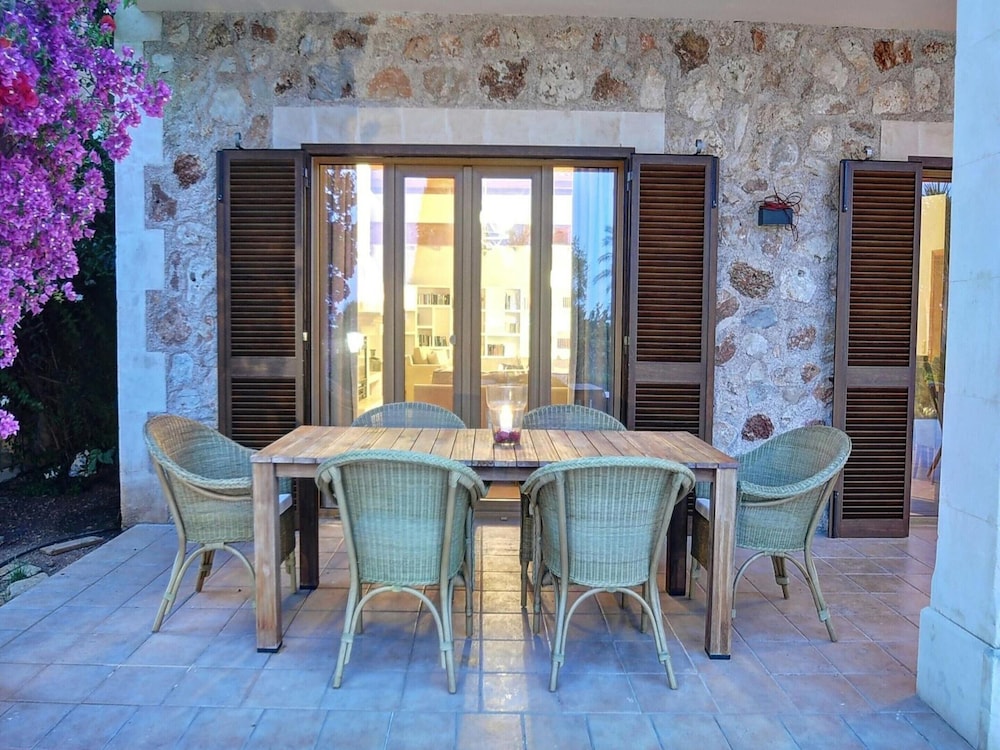 Exquisite Villa With Views