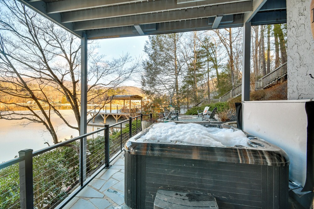 Hot Tub & Lakefront Deck: Cabin in Blue Ridge Mtns