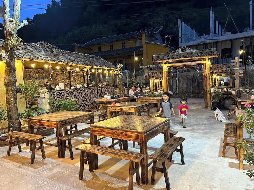 Khói Homestay and Restaurant