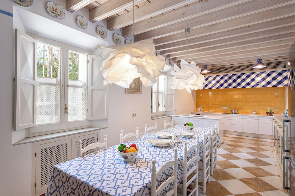 Traditional House With Private Terrace. Campamento
