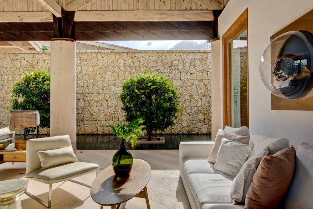 Architect s Estate w Pool Private Chef Butler