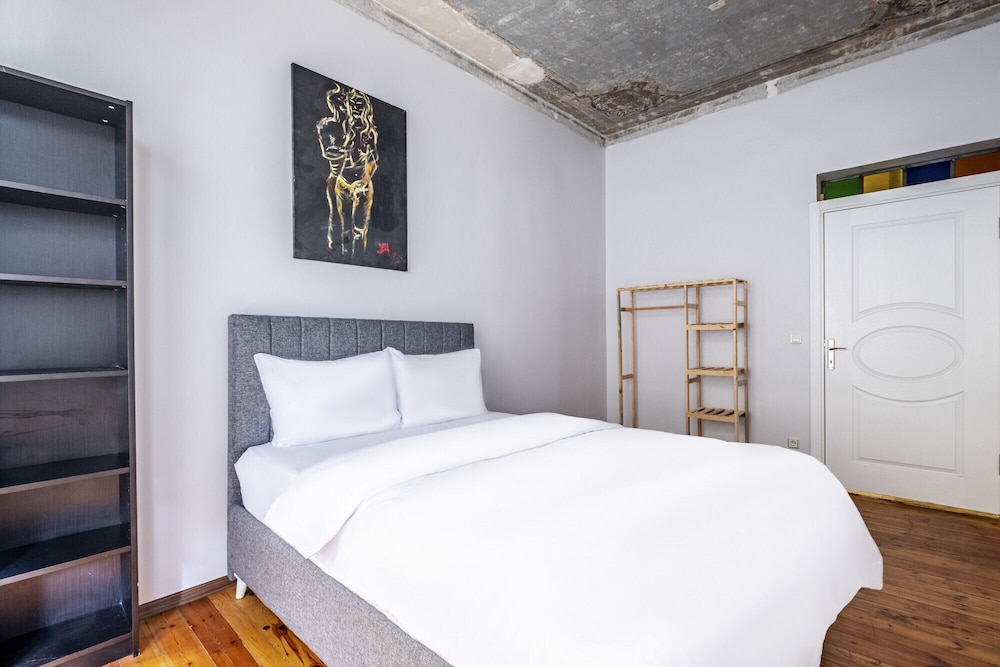 Stylish Flat With Excellent Location in Beyoglu