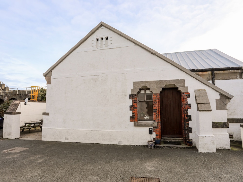 East Point Lynas Lighthouse Keeper's Cottage