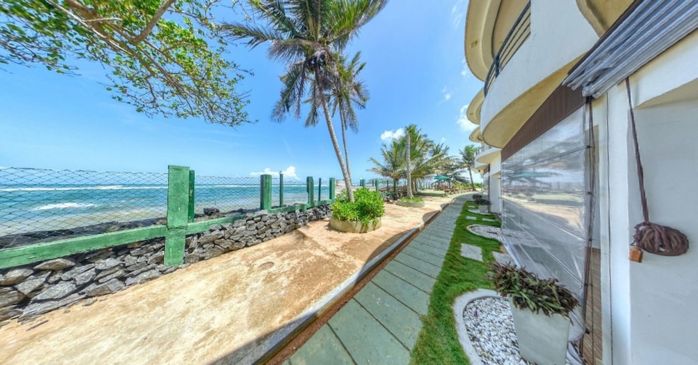 Manara Beach Resort