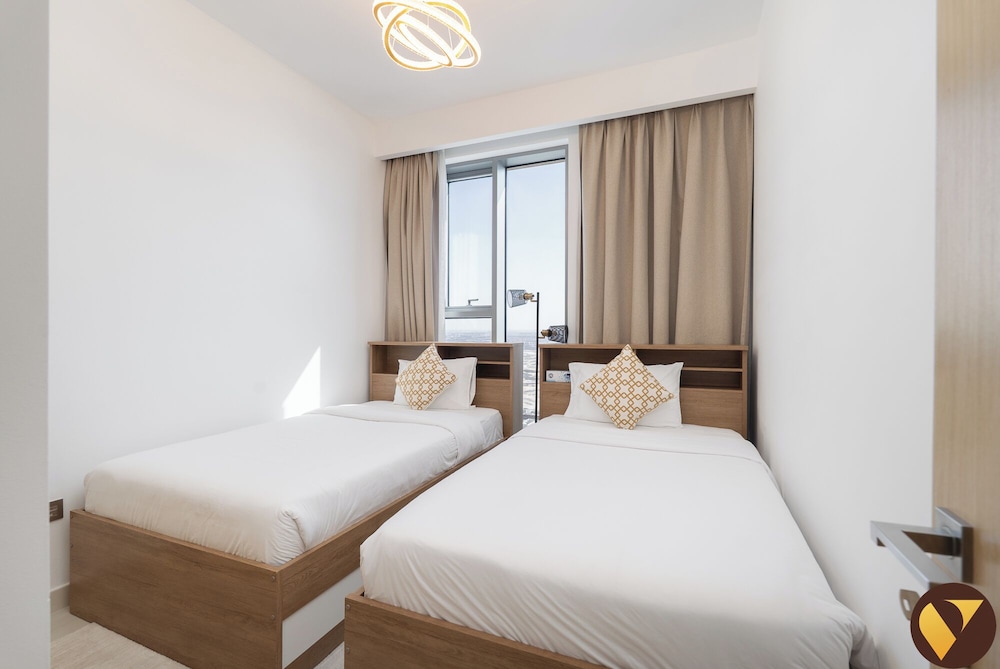 Icon Bay Creek Harbour Waterfront Living