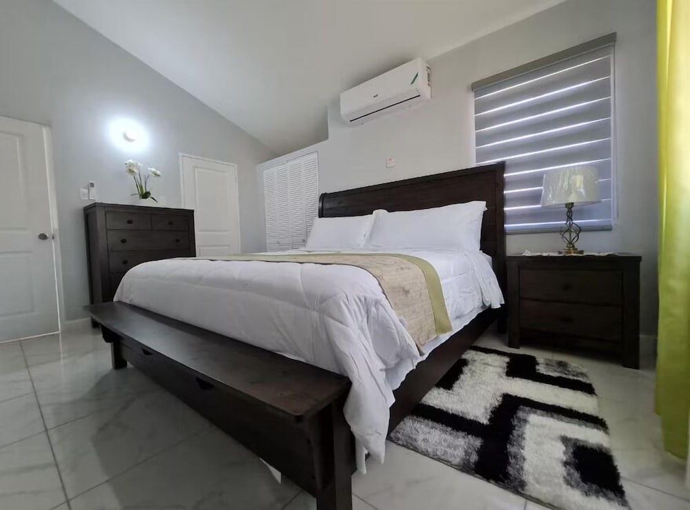 Cozy Relaxing Home in Old Harbour