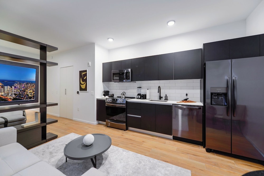 Luxury Studio Near from Bayfront Park