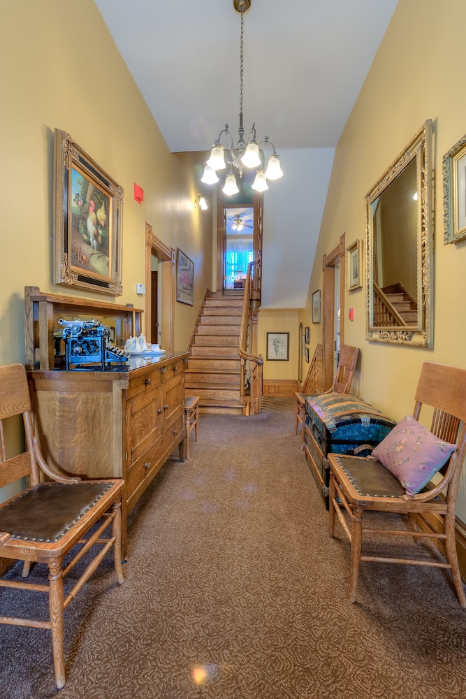 Sanders - Helena's Bed and Breakfast