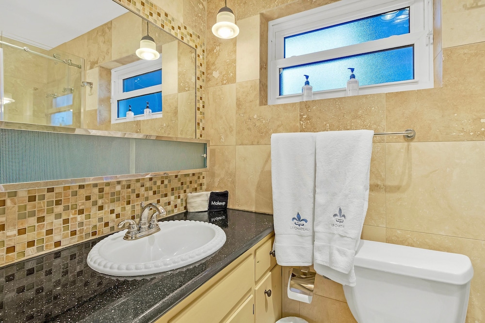 Chic 3BR Sanctuary Steps From The Drive Paradise