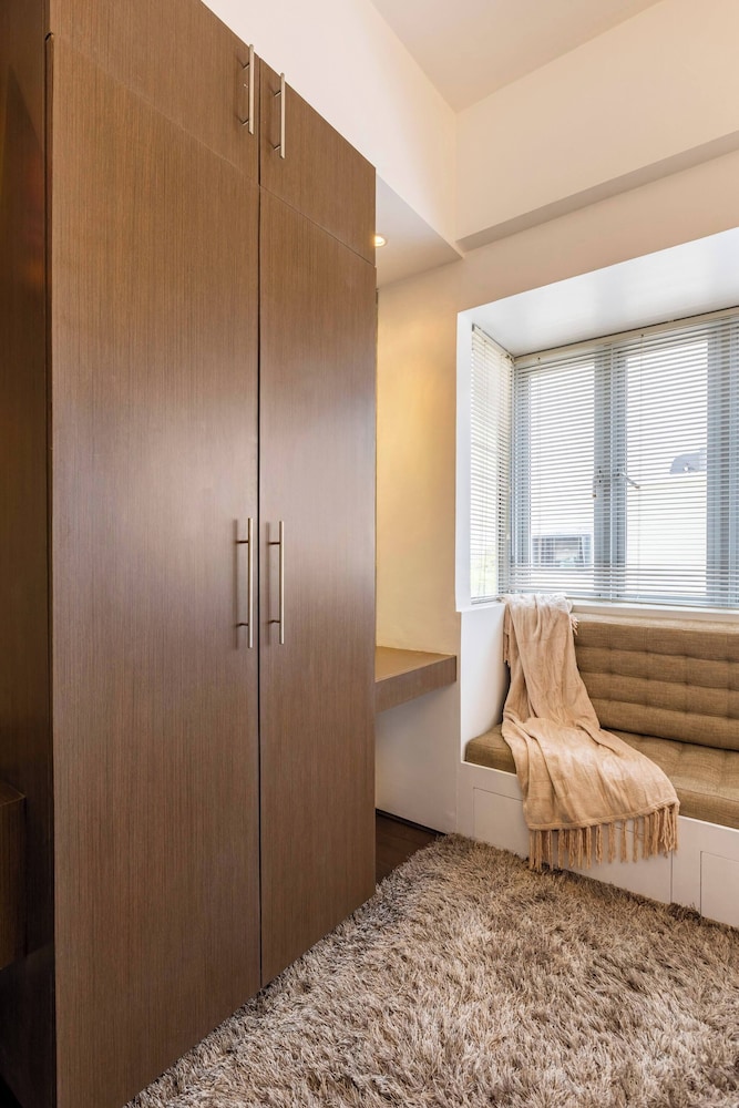 Luxurious Studio in Mckinley Hill With City View