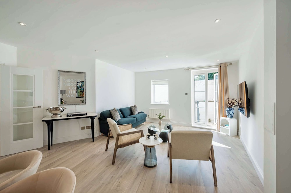 Lords Living -3 bed in Regents Park With Terrace