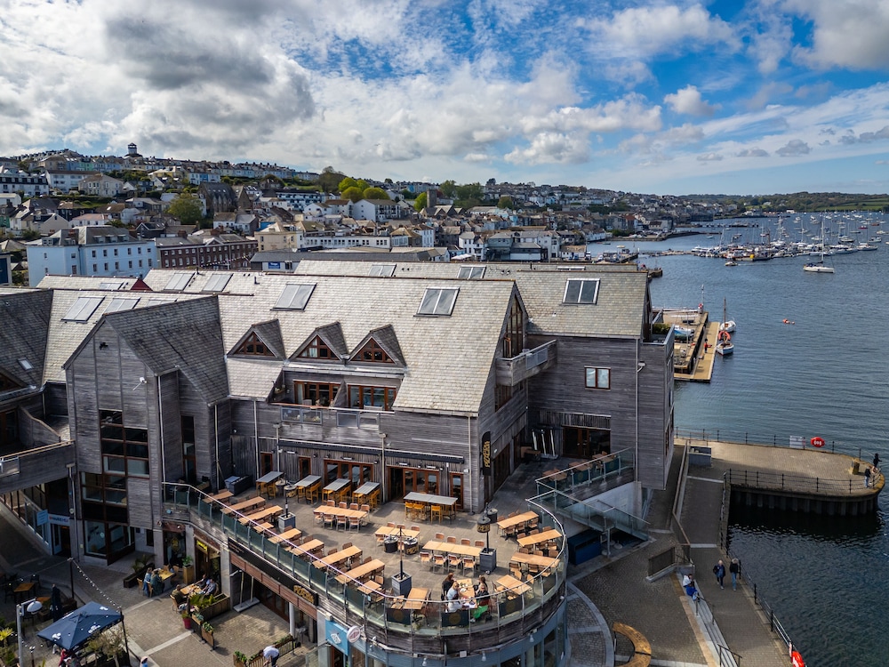 10 Maritime House