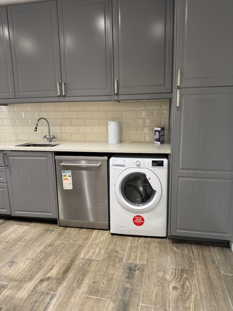 Close Central London 2 bed Flat Sleeps 4