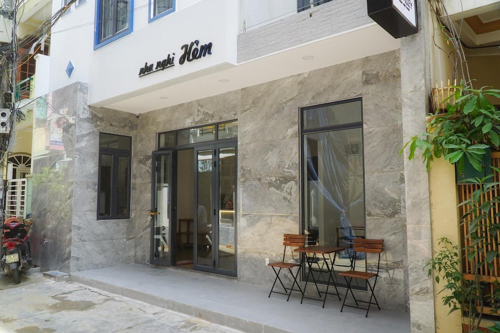 The Alley Hostel & Bistro