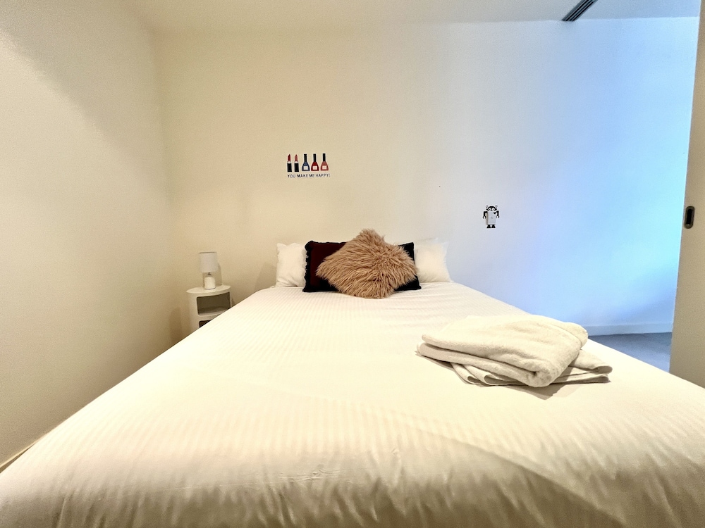 Readyset Apartments at QV