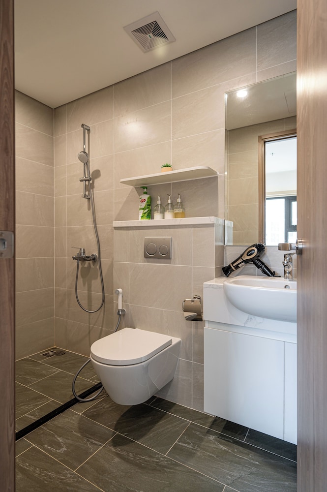 LA Nest 2BR WeeklyMonthly big deal GH2