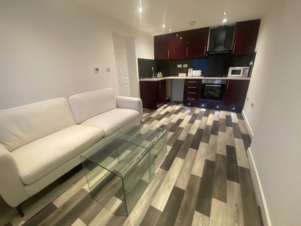 Stunning Truro 1-bed - Sleeps 2 & Parking