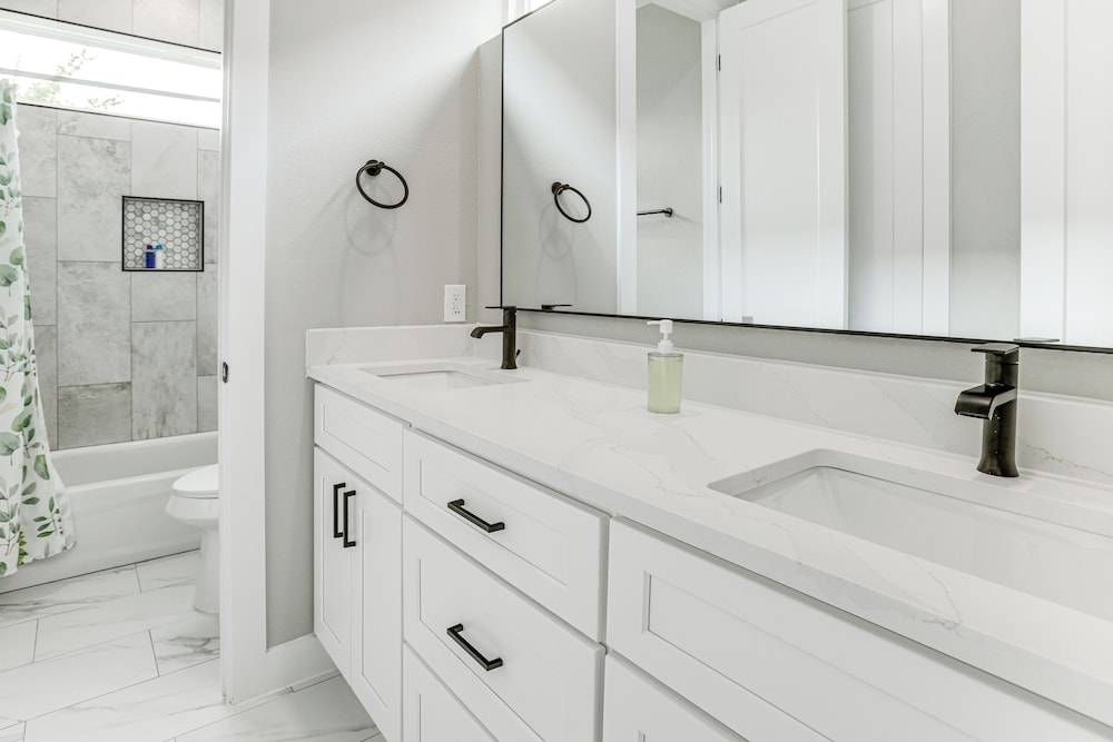 Modern Home w/ Private Yard in Northeast H-town!