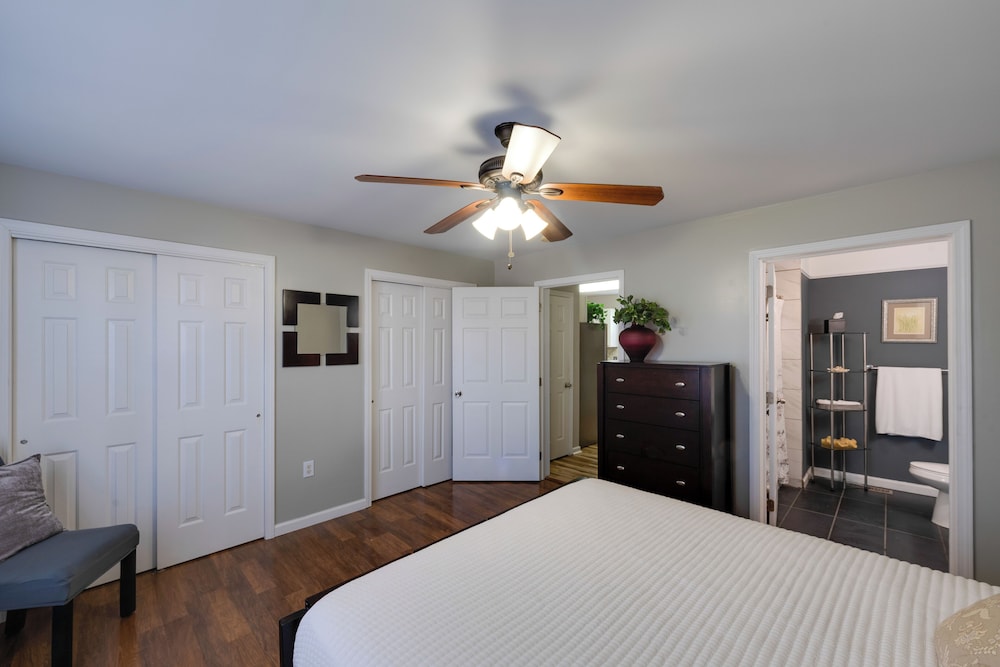 Walk to Dtwn Milton: Spacious Family Home w/ Yard