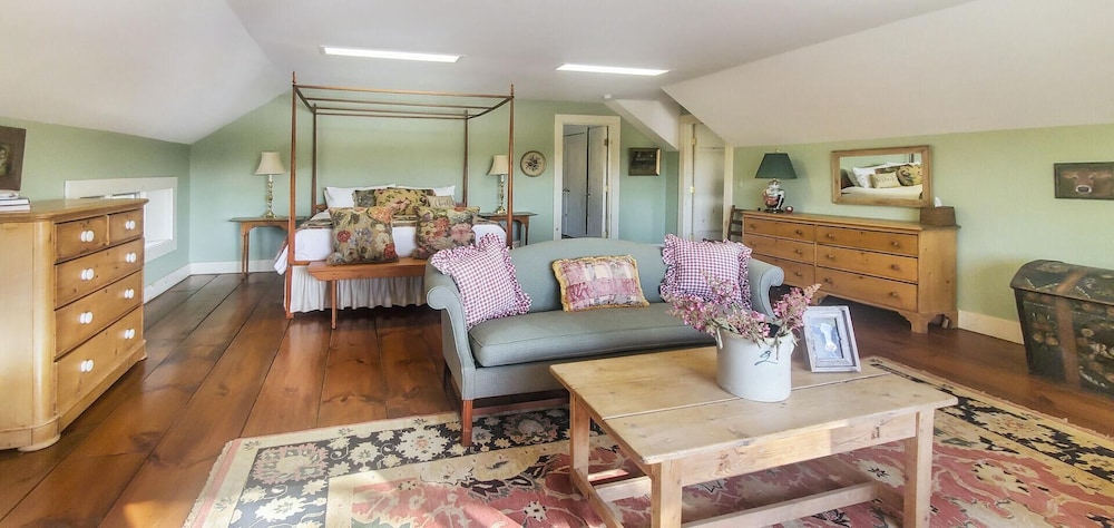 Old Orchard House