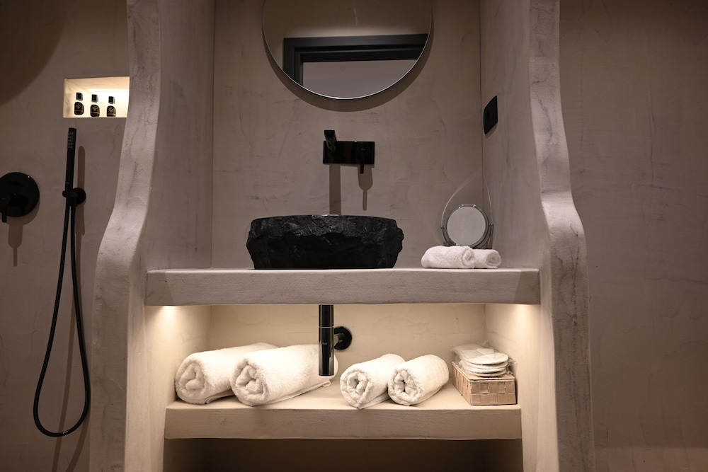 Lackos Luxury Suites